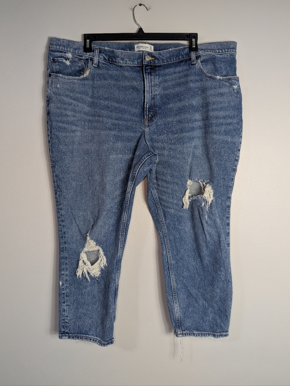 36/22 Abercrombie & Fitch Distressed High Rise Mom Jeans